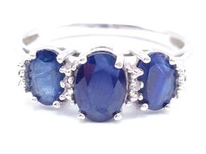 lot 41 image: Beautiful Natural Sapphire and Diamond Estate Ring in 10k