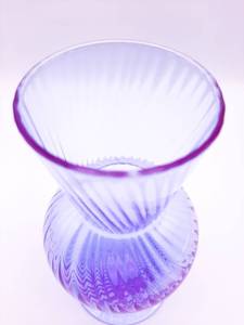 lot 81 image: Lavender Swirl Venetian Art Glass Vase 8 12 Tall