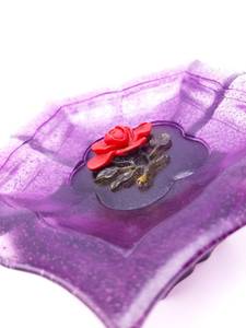 lot 72 image: Signed Liuligongfang Art Glass Paperweight $300