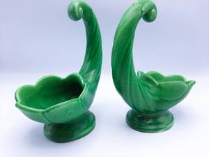 lot 57 image: Lovely Mid Century Modern 7 12 Green Capricorn Pottery