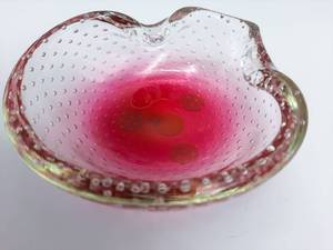 lot 53 image: Murano Cranberry Bullicante Art Glass Dish Original Sticker