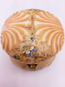 lot 41 image: Gorgeous Wave Crest Dresser Box