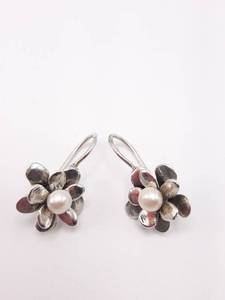 lot 26 image: Vintage Pearl and Sterling Silver Estate Earrings