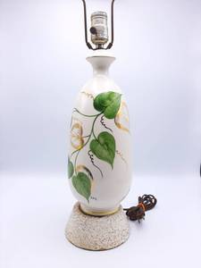 lot 8 image: Artist Signed Hand-Painted Porcelian Table Lamp