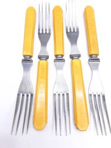 lot 106 image: (10) Art Deco Butterscotch Bakelite Knife & Fork Flatware Set