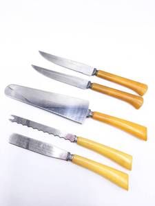 lot 107 image: (5) Vintage Butterscotch Bakelite Serving Flatware Pieces Including Advertising Pieces