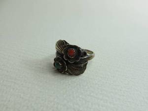 lot 13 image: Sterling Silver Flower Ring