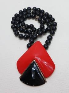 lot 32 image: Bag of Beaded Jewelry 12