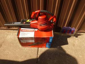 lot 4 image: Craftsman 110 volt blowervacuum with accessories. Lightly used. Tested & works. As shown.