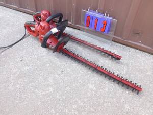 lot 13 image: Craftsman hedge trimmers for partsdrepair. Motor works & bars need some tlc. As shown.