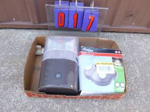 lot 17 image: Photo Eye yard light. Tested & works. As shown.