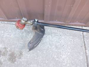 lot 20 image: Craftsman 110 volt weed trimmer. Nearly new. Tested & works. As shown.