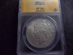 lot 40 image: 1922 S  Silver Peace Dollar