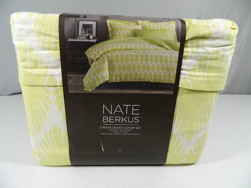 New King Sized Nate Berkus 3 Piece Duvet Cover Set New