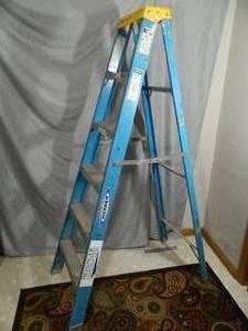 6 ft Fiberglass Ladder