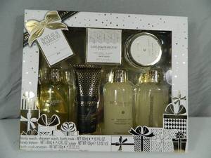 New Baylis and Harding England Bath Set