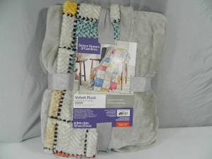 New Better Homes and Gardens Throw