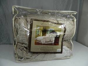 Queen Comforter Set