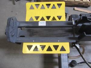 lot 22 image: Champion Power Equipment 27 Ton 224cc Log Splitter 100424