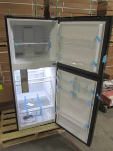 lot 76 image: Magic Chef 10.1 cu. ft. Top Freezer Refrigerator in Black HMDR1000BE
