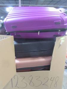 lot 81 image: WHOLESALE MIXED PALLET OF LUGGAGE AND TRAVEL BAGS