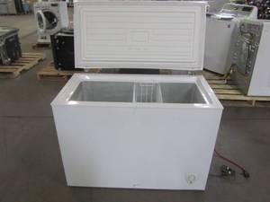 lot 148 image: Frigidaire 8.7-cu ft Chest Freezer (White) FFFC09M1RW