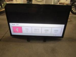 lot 159 image: LG 32 Class 720p LED TV (31.5 diagonal) 32LN530B