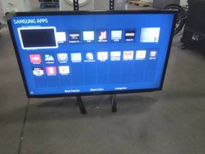 lot 160 image: Samsung UN40H5203 40-Inch 1080p Smart LED TV