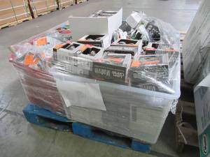 lot 200 image: WHOLESALE MIXED PALLET OF LAWN AND GARDEN VALVES, WATERING SYSTEMS AND MORE