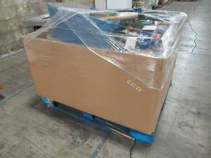 lot 234 image: WHOLESALE MIXED PALLET OF LAWN AND GARDEN VALVES, WATERING SYSTEMS AND MORE