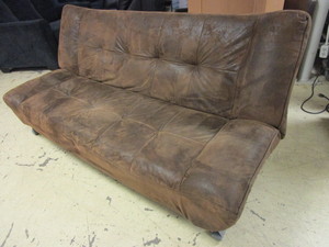 lot 104 image: FUTON