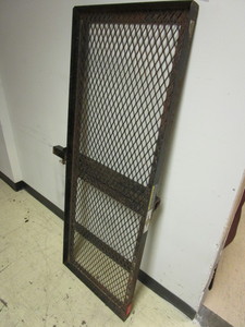 lot 110 image: TRAILER HITCH CARGO CARRIER PLATFORM