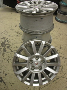 lot 149 image: CADILLAC RIMS
