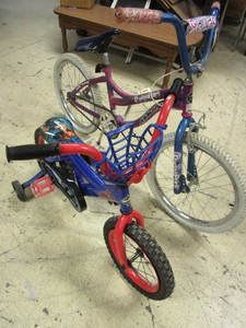 lot 160 image: HUFFY SPIDER-MAN BICYCLE, MAGNA 20 PRECIOUS PEARLS BICYCLE