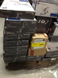 Pallet whit  Glacier Bay and more  Kitchen and bathroom faucets original returns