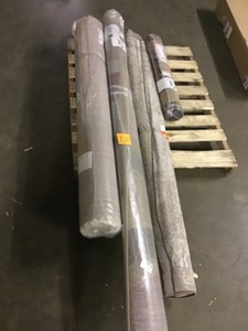 WHOLESALE LOT OF MIXED RUGS OF DIFFERENT SIZES (SEE PICTURES)