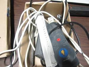 lot 34 image: Box of 6 Power Strips