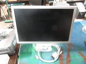 lot 42 image: Apple 20 in LCD Monitor