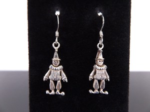 lot 93 image: .925 Sterling Silver Articulated Straw Man Dangle Hook Earrings