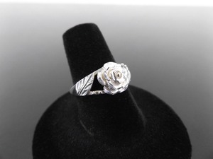 lot 61 image: .925 Sterling Silver Etched Rose Ring Size 7.25