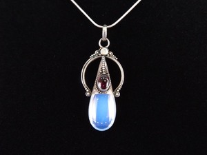 lot 5 image: .925 Sterling Silver Amethyst and Moonstone Pendant Necklace