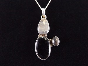 lot 10 image: .925 Sterling Silver Onyx and Agate Abstract Cat Pendant Necklace