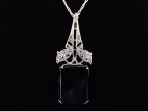 lot 12 image: Antique .925 Sterling Silver Art Nouveau Black Onyx Pendant Necklace