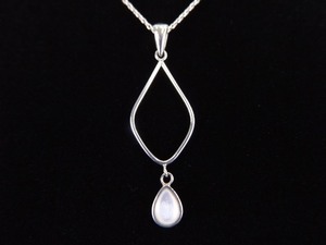 lot 15 image: .925 Sterling Silver Inlayed Mother of Pearl Dangle Pendant Necklace