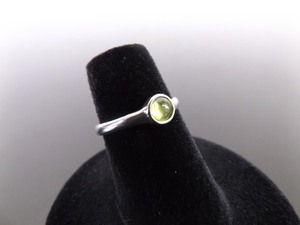 lot 28 image: .925 Sterling Silver Peridot Cabochon Ring Size 4.75