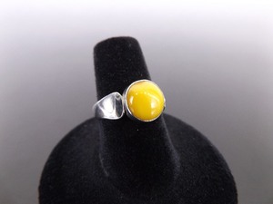 lot 31 image: .925 Sterling Silver Egg Yolk Amber Cabochon Ring Size 6.5