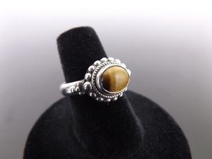 lot 32 image: .925 Sterling Silver Tigers Eye Cabochon Ring Size 6.25