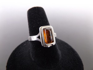 lot 36 image: .925 Sterling Silver Amber Cabochon Ring Size 8.25