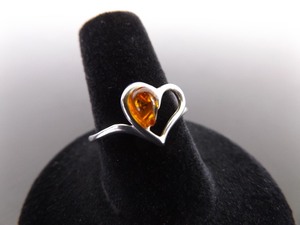 lot 39 image: .925 Sterling Silver Amber Cabochon Heart Ring Size 7.75