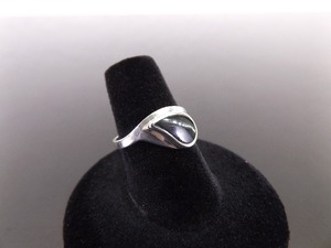 lot 45 image: .925 Sterling Silver Inlayed Black Onyx Ring Size 6.5